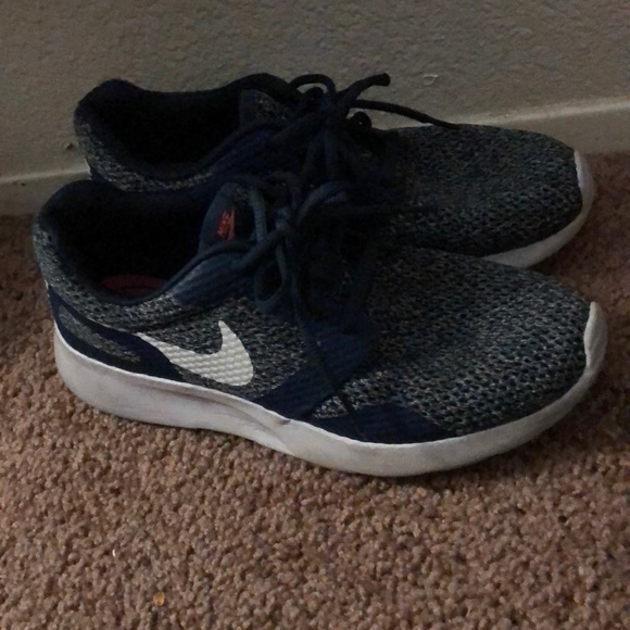 Nike Shoes - Nike tennis shoes